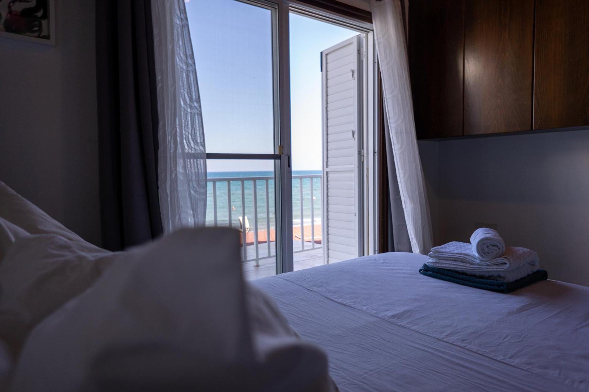 Beach House At Seafront Meneou Exterior foto