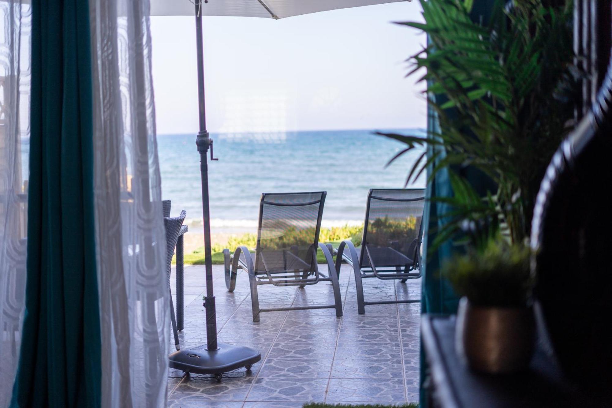 Beach House At Seafront Meneou Exterior foto