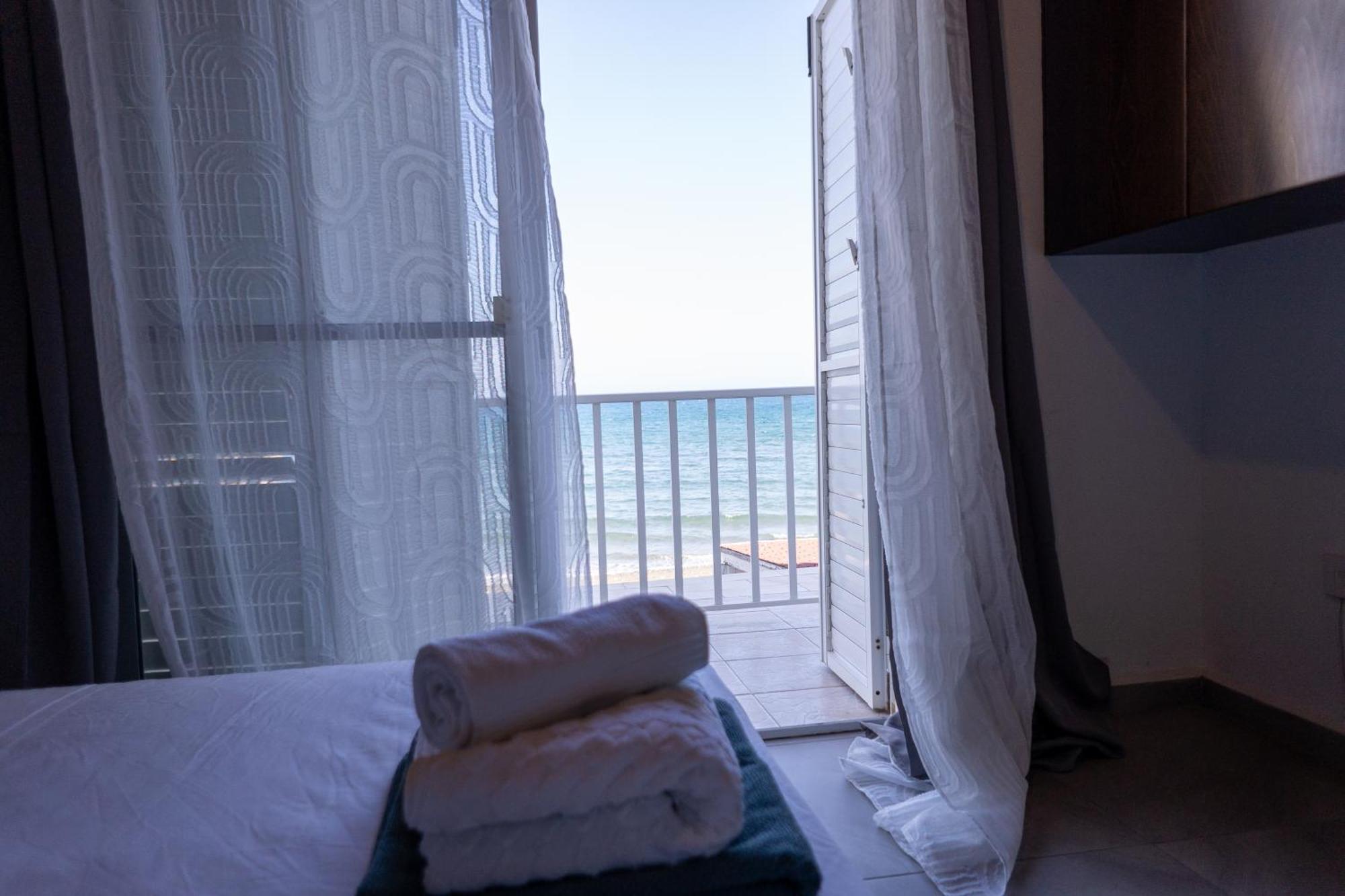 Beach House At Seafront Meneou Exterior foto