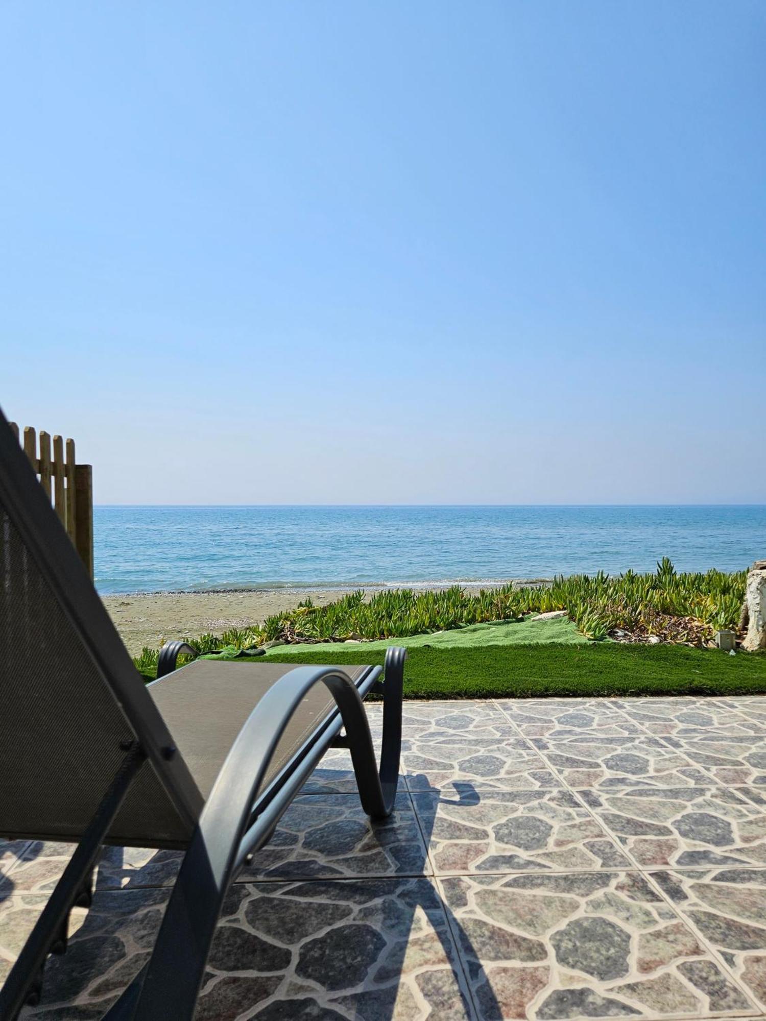 Beach House At Seafront Meneou Exterior foto